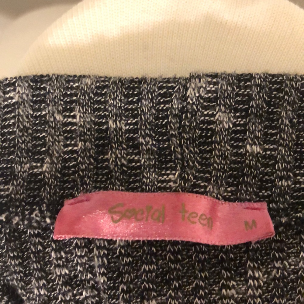 blouse - Picture 3 of 3